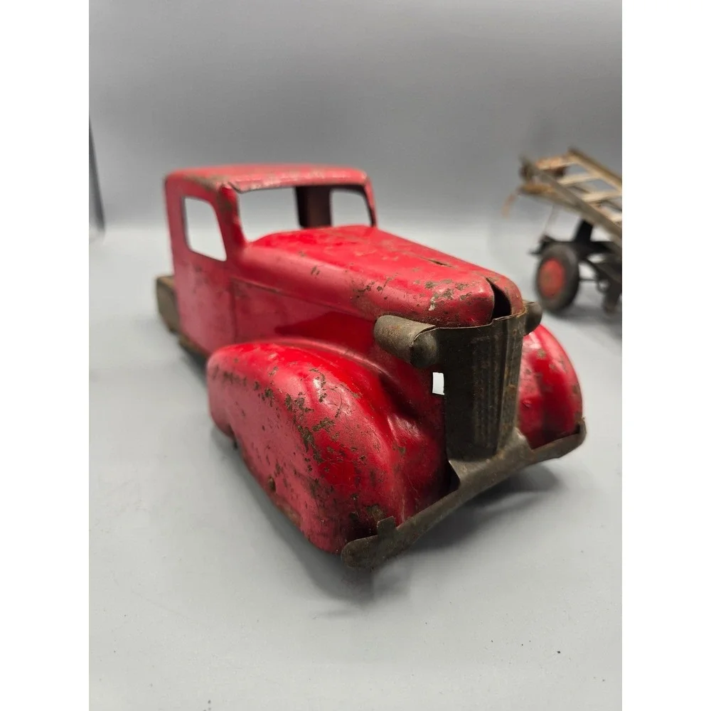 M•Vintage  1930-40's Wyandotte Pressed Steel Hook & Ladder‎ No.10 Fire Truck